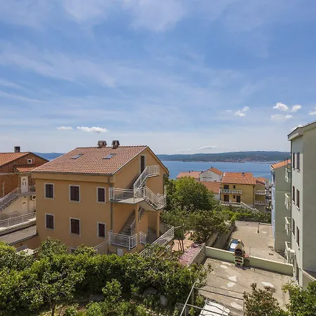 Cozy Mit Meerblick, Privatparkplatz, Garten, Klima, Wifi Lägenhet Crikvenica
