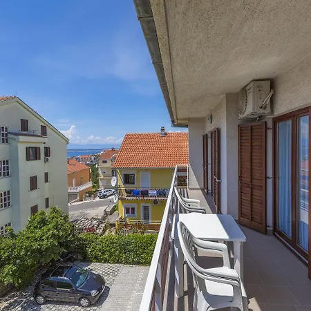 Cozy Mit Meerblick, Privatparkplatz, Garten, Klima, Wifi * Crikvenica