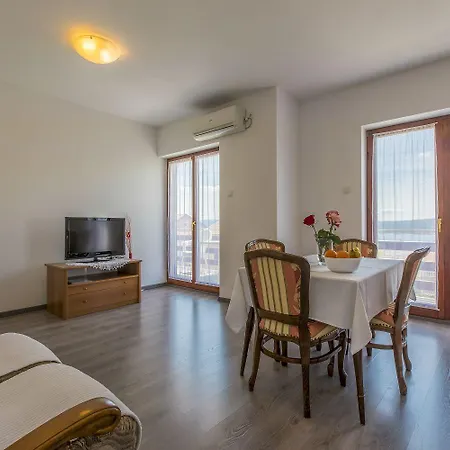 Cozy Mit Meerblick, Privatparkplatz, Garten, Klima, Wifi *