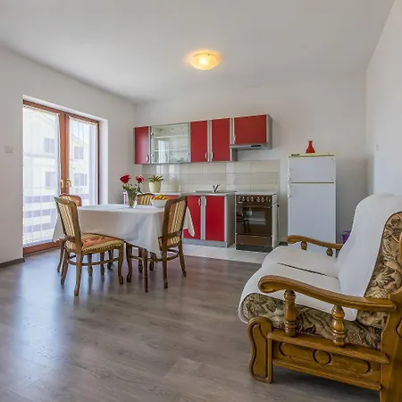Apartman Cozy Mit Meerblick, Privatparkplatz, Garten, Klima, Wifi