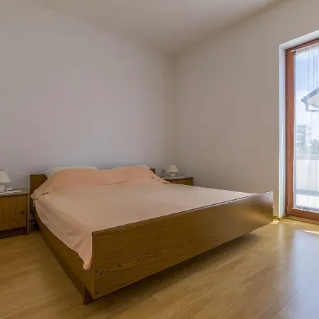 Cozy Mit Meerblick, Privatparkplatz, Garten, Klima, Wifi Crikvenica