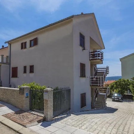 Cozy Mit Meerblick, Privatparkplatz, Garten, Klima, Wifi Apartman