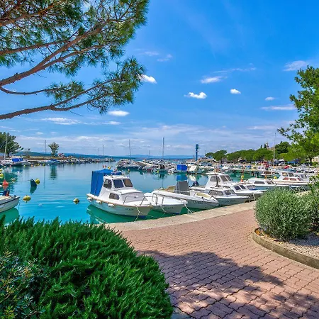 Cozy Mit Meerblick, Privatparkplatz, Garten, Klima, Wifi Lägenhet Crikvenica