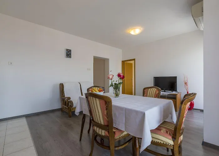 Cozy Mit Meerblick, Privatparkplatz, Garten, Klima, Wifi Apartman *